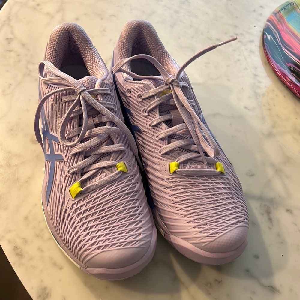 ASIC tennis shoes worn once